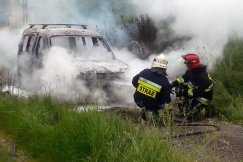 Pożar osobówki w Kozach - foto