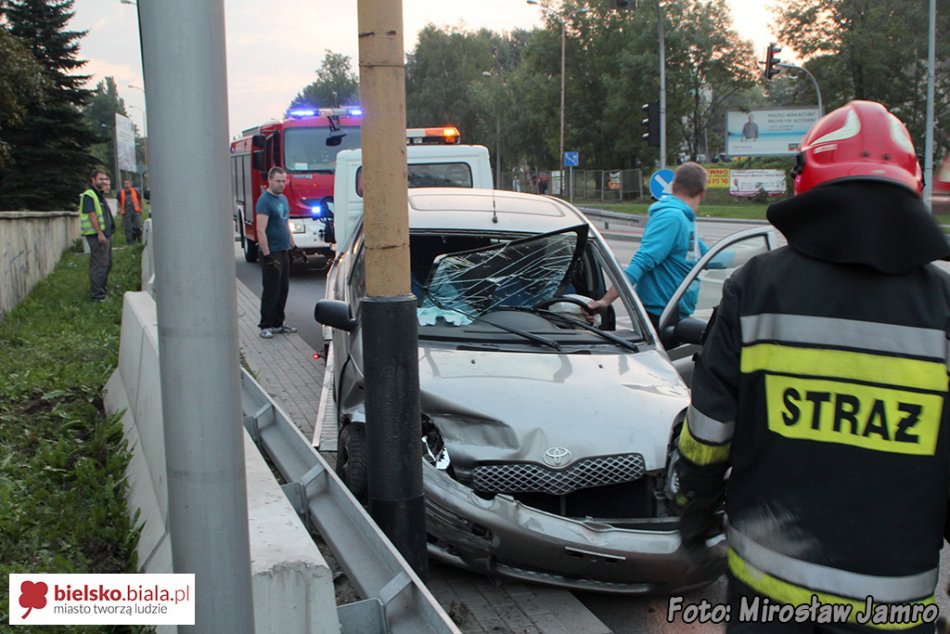 Pijani piłkarze trafili w latarnię - foto