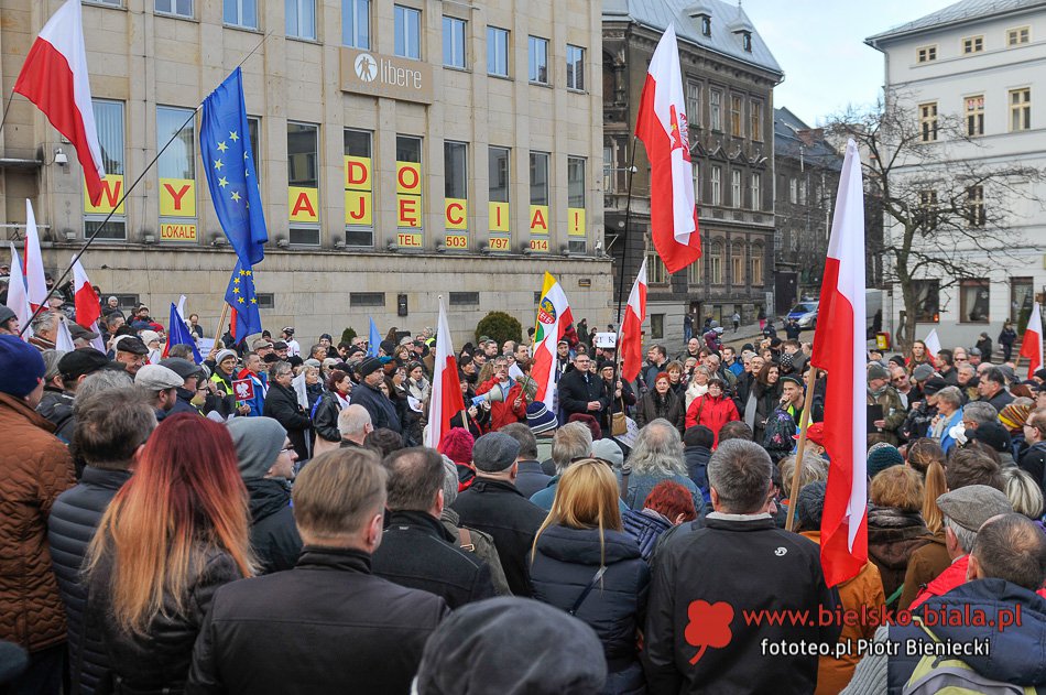 Demonstracja w obronie demokracji - foto