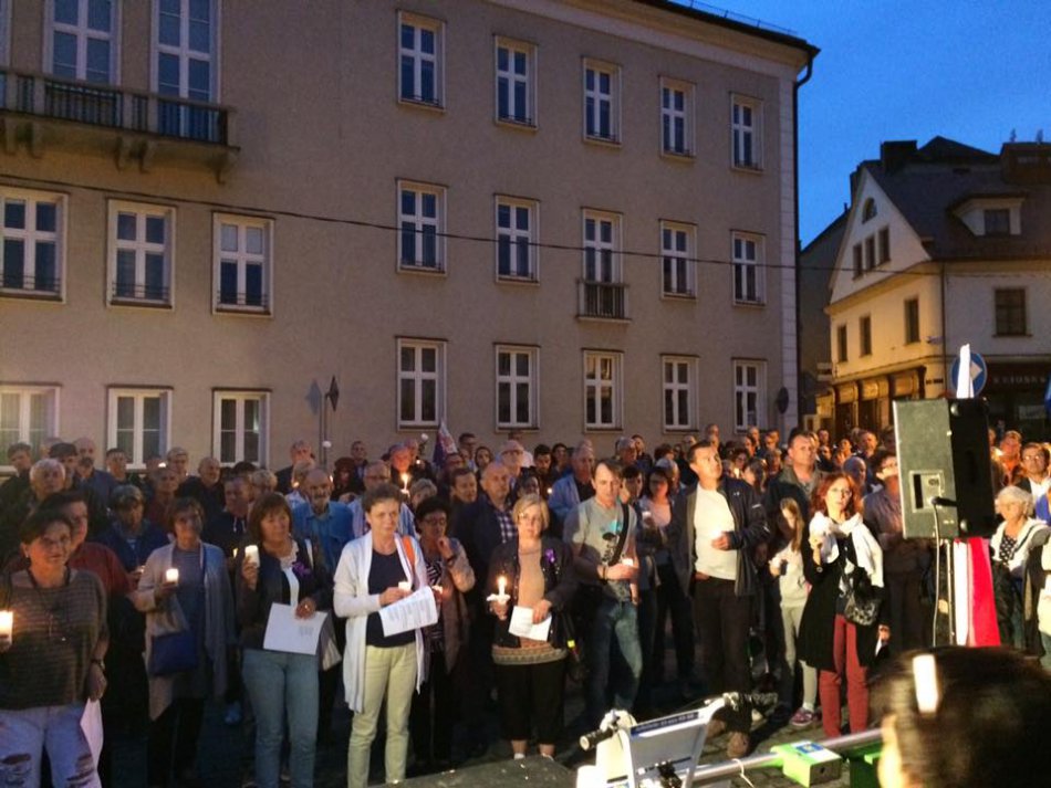 Zawieszenie protestu przed sądem - foto