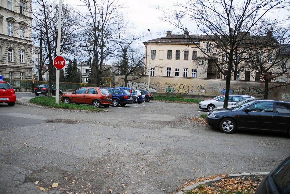 Przebudowa ważnej ulicy z parkingami