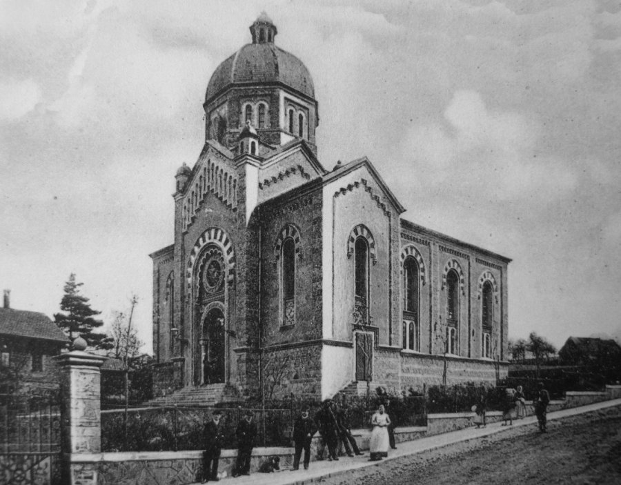 Zgliszcza bialskiej synagogi pod asfaltem?