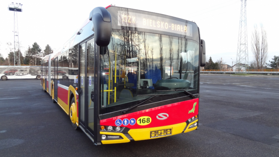 Flagi na autobusach? Na razie prowizorka