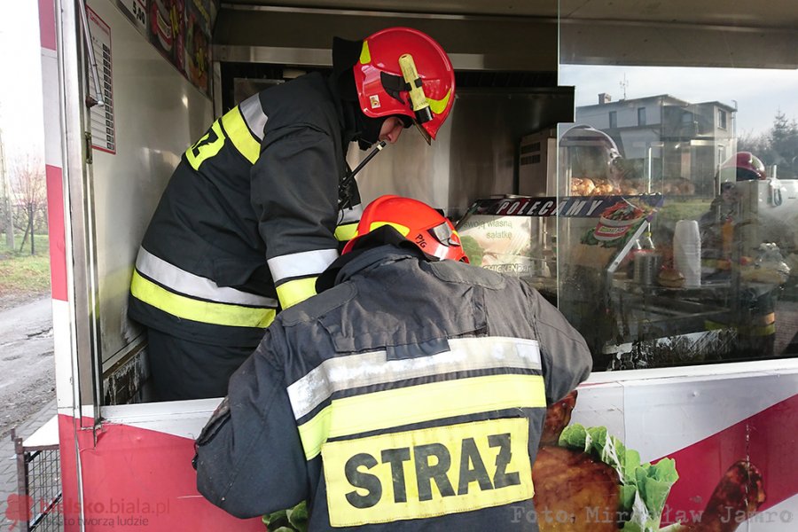 Pożar w budce z kurczakami. Ulatniał się gaz!