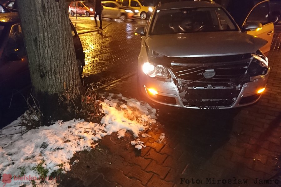 Zderzenie trzech aut na Żywieckiej - foto