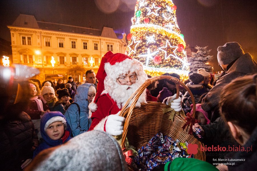 Iluminacja na wielkiej choince już działa! - foto