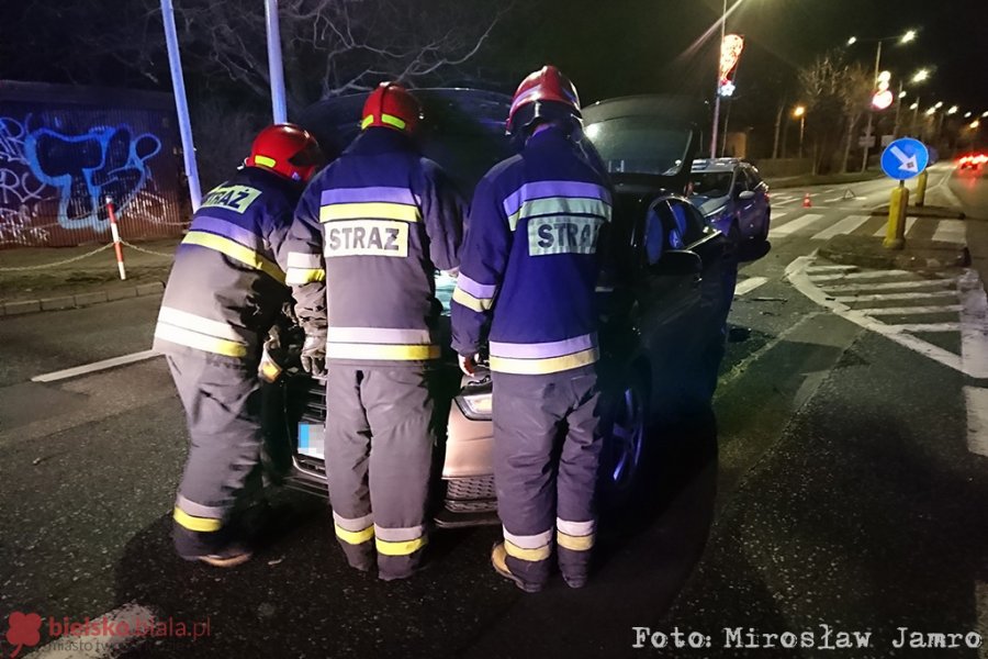 Noworoczne zderzenie na żółtym - foto