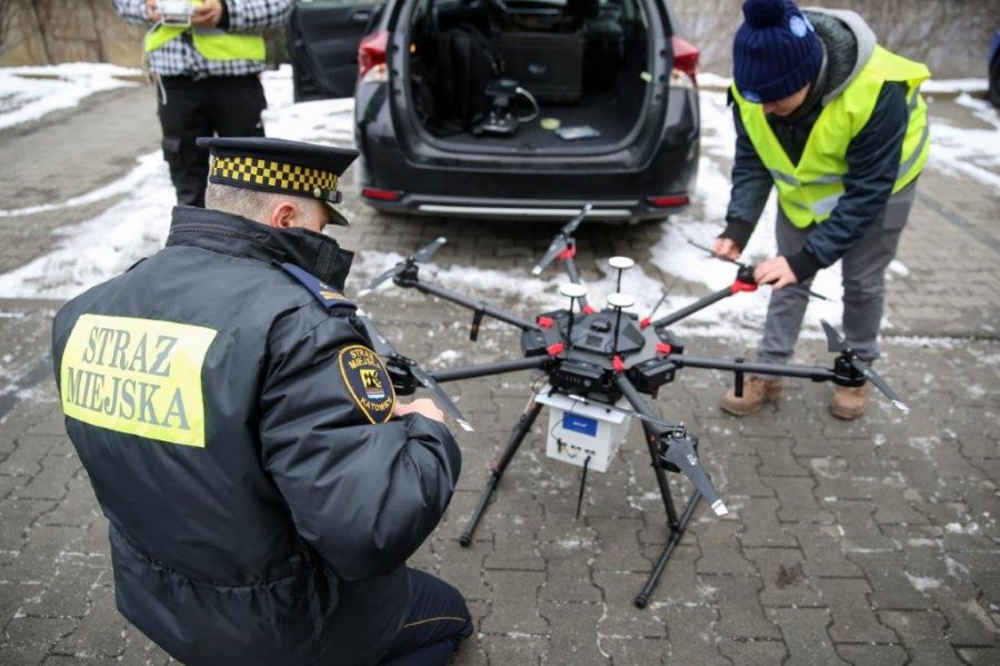 Urzędnicy kupią drona? Byłby bat na trucicieli