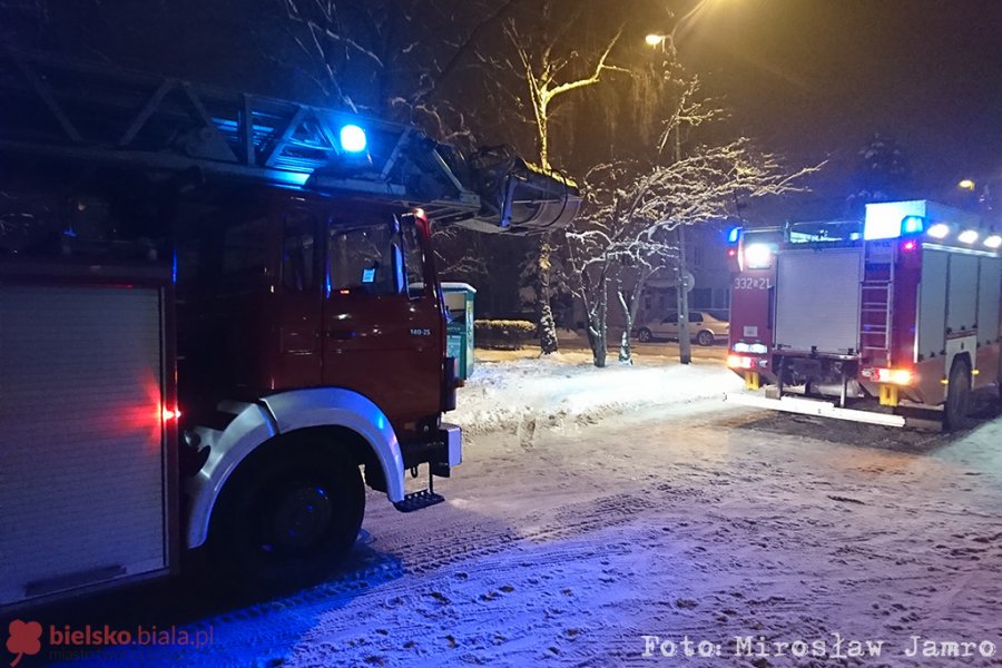 Strach w wieżowcu. Do mieszkania weszli przez balkon - foto