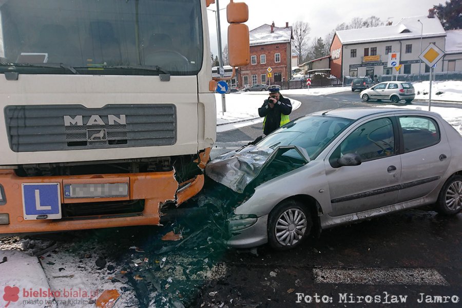 Potężny dzwon na Partyzantów. Zderzenie z "elką" - foto