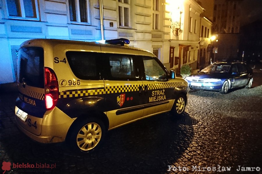 Pijany chciał przeparkować auto aż do Wapienicy - foto