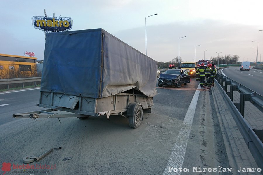 Niecodzienne zdarzenie. Przyczepa wyprzedziła samochód - foto