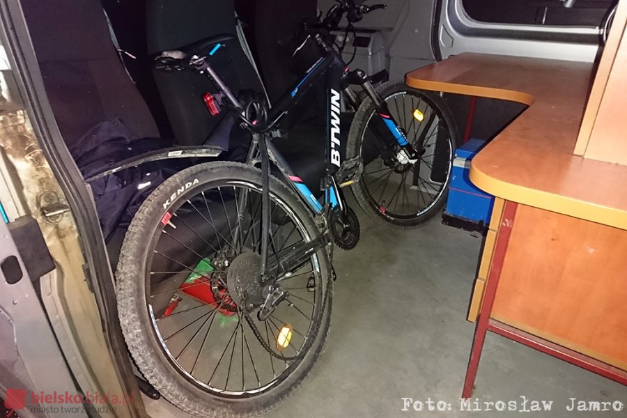 Ciężki wypadek rowerzysty. Walczy o życie w szpitalu - foto