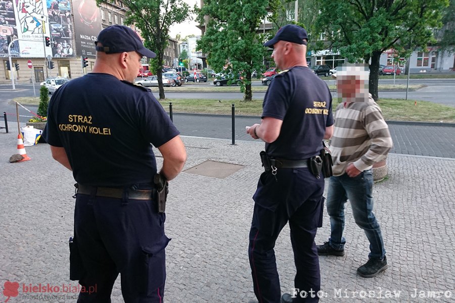 Tajemniczy bagaż na dworcu PKP. Wieczorna akcja służb - foto