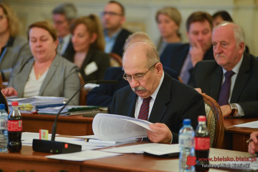 Prezydent Krywult zarobi mniej. Po kieszeni dostaną też zastępcy