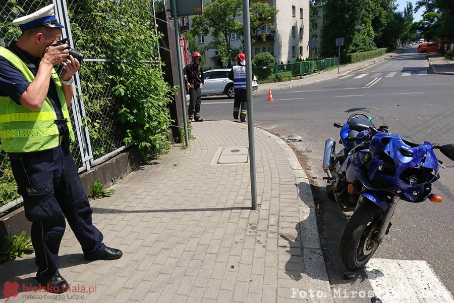 Zderzenie motocyklisty z osobówką. Obaj mieli dużo szczęścia - foto