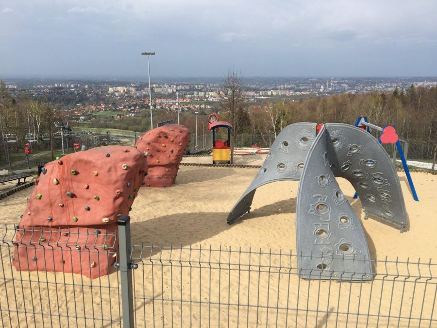 Tajemnice ośrodka na Dębowcu. Bareja byłby zawstydzony