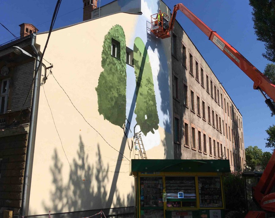 Wypiękniała ściana fabryki w centrum miasta - foto
