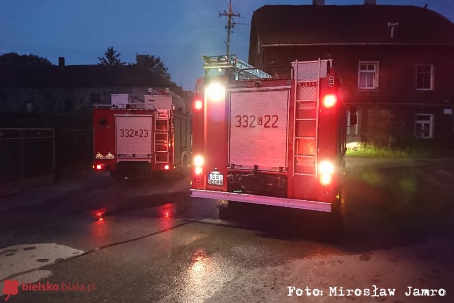 Pożar w mieszkaniu. Palił się materac, na którym śpi niepełnosprawny - foto