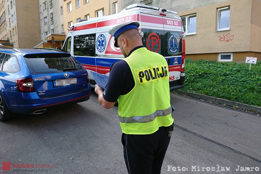 Wypadek na Karpackim. Obok wieżowca nie zauważył pieszej - foto