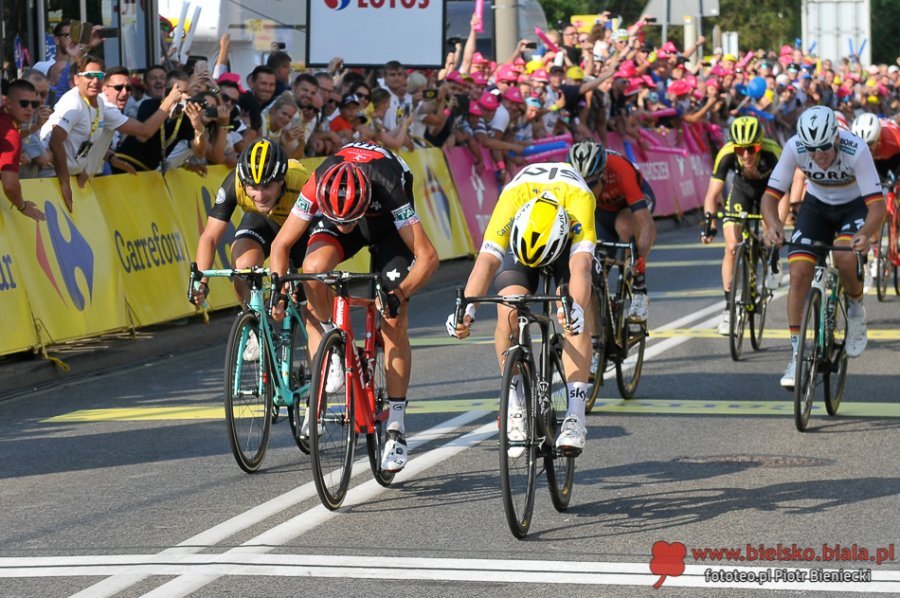 Wspaniały finisz na ulicach miasta. Michał Kwiatkowski pierwszy w Bielsku-Białej!