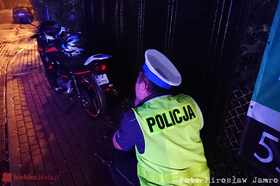 Nocna wywrotka na motorowerze. Kierującą pouczono - foto