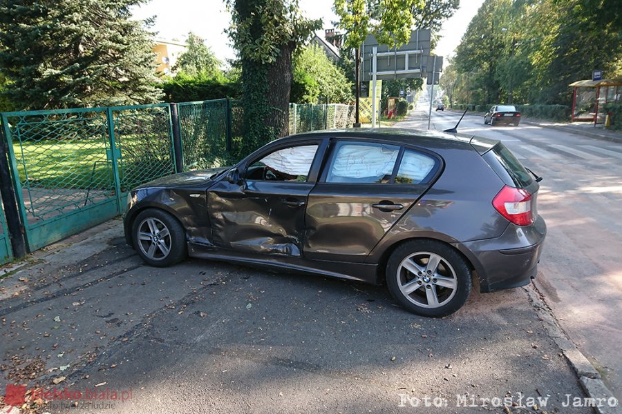 Zderzenie aut na Cieszyńskiej. Sprawczyni nie ustąpiła pierwszeństwa - foto