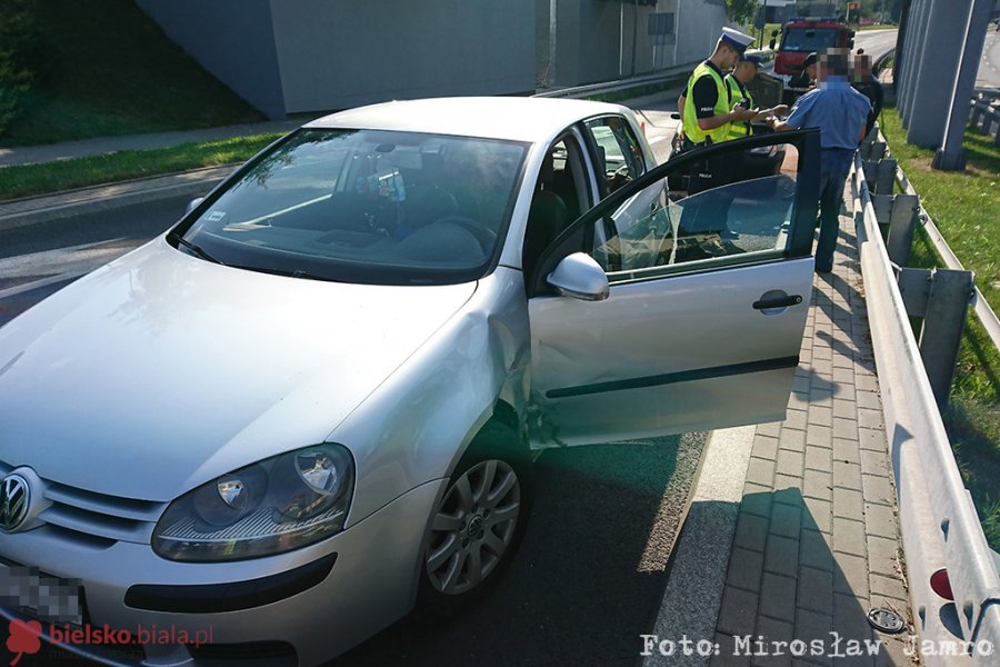 Kolizja w godzinach szczytu. Sprawca zmieniał pas ruchu - foto