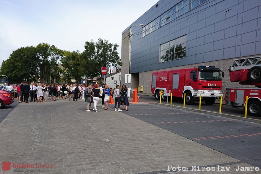 Ewakuacja galerii Waga. Przypalił się popcorn w mikrofalówce! - foto