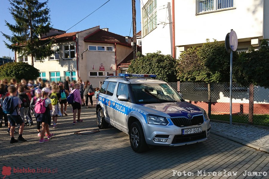 Ośmiolatek w porę odskoczył. Przy szkołach brakuje "Agatek" - foto