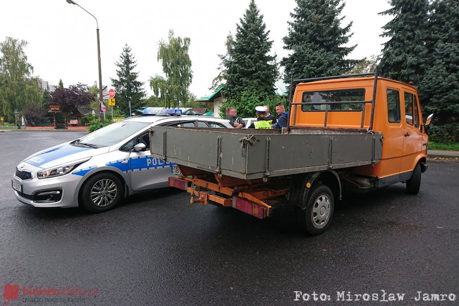 Sceny jak z horroru. Zakrwawiony zbieg ukradł auto - foto