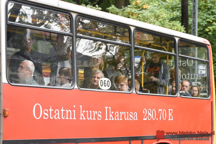 Historyczny kurs kultowego autobusu. Dyrektor MZK przedstawia