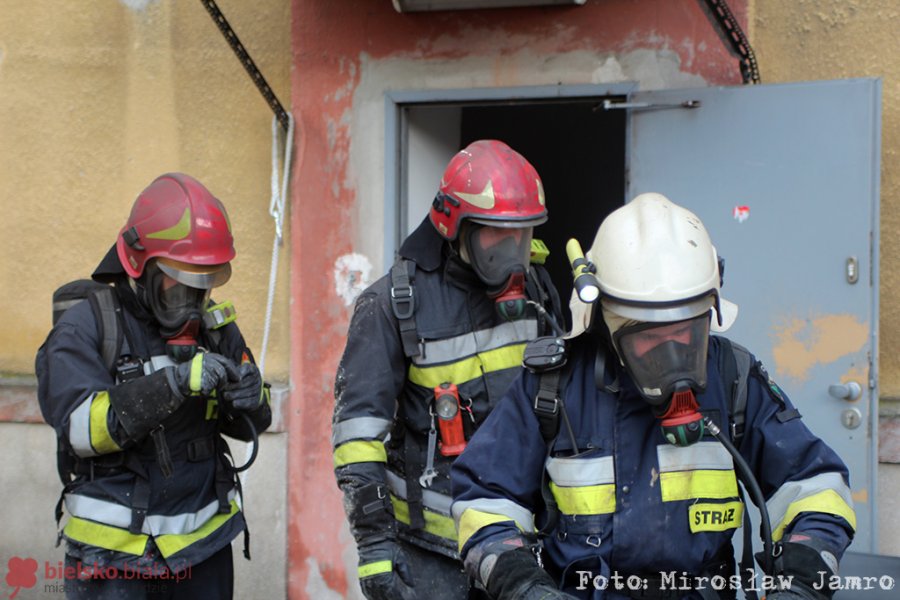 Ogień w komendzie policji. Pożar w pełni kontrolowany - foto