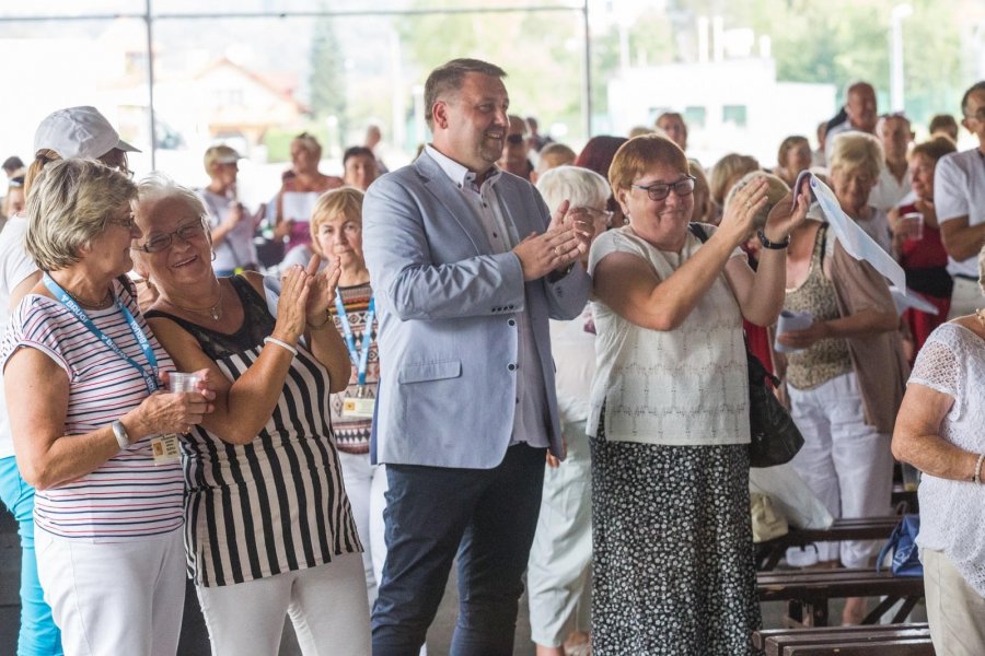 Prezydent w Facebooku? Kandydaci odpowiadają na krytykę