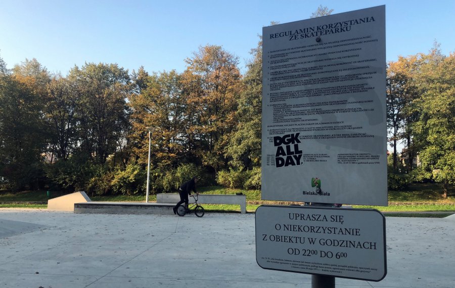 Skatepark niezgody. Nieznośny pisk hamującej deskorolki