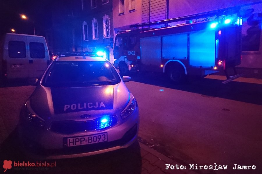 Mężczyzna nie dawał znaku życia. Siłowo weszli do mieszkania - foto