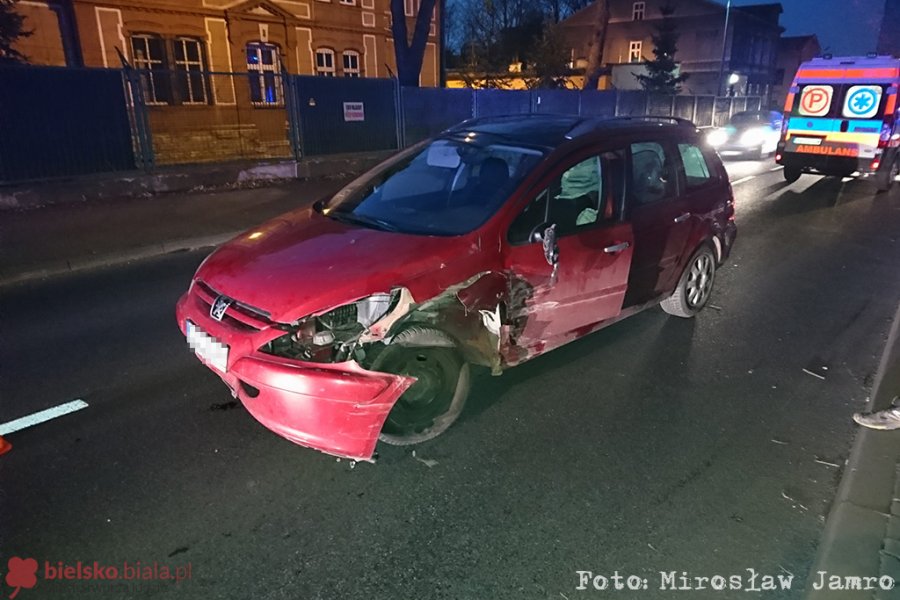 Kuriozalny wypadek na Leszczyńskiej. Potrącenie na chodniku - foto