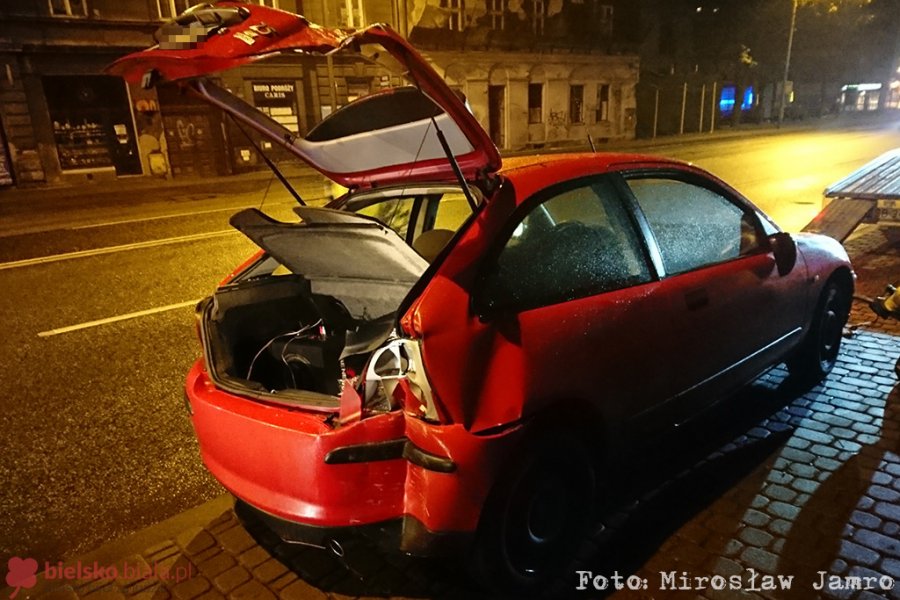 Pijany uderzył w latarnię. Nigdy nie miał prawa jazdy - foto