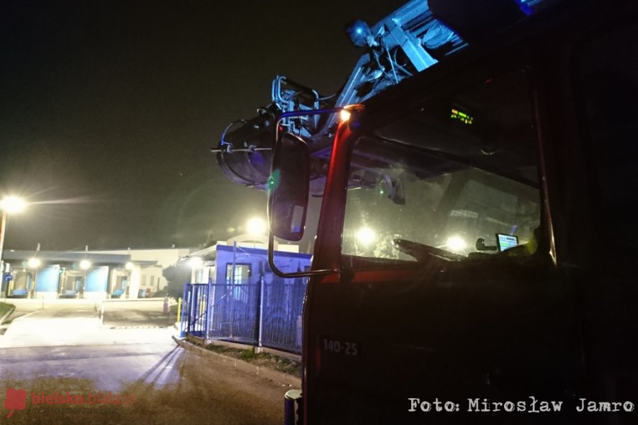 Z kotłowni buchała para! Alarm w firmie przetwarzającej mięso - foto