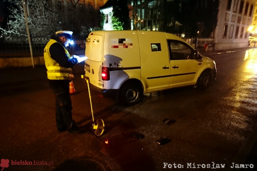 Auto agencji ochrony potrąciło mężczyznę. Przewozili pieniądze - foto