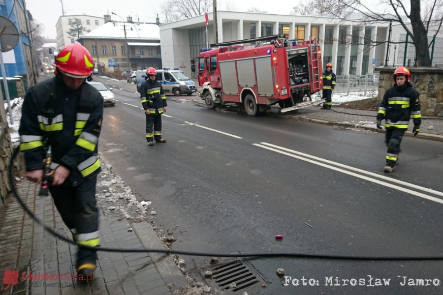 Potrącenie dziewczynki na Piłsudskiego. Wbiegła na ulicę koło szkoły - foto