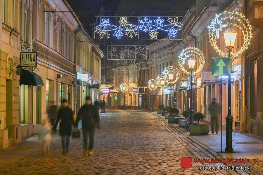 Miasto pięknieje po zmierzchu. Magia świątecznych iluminacji