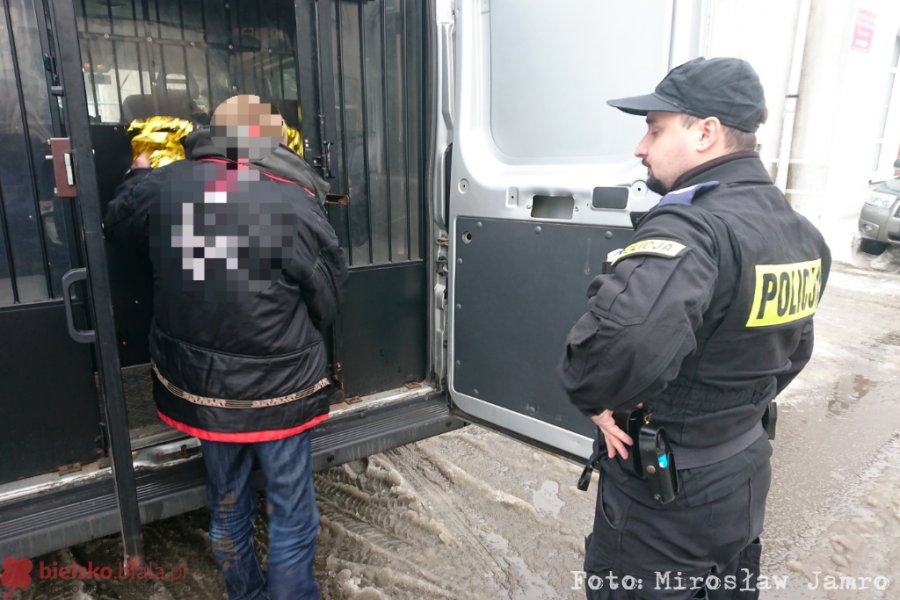 Cztery godziny w radiowozie. W mieście brakuje ogrzewalni - foto