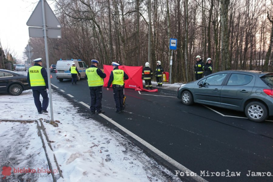 Śmiertelne potrącenie w Hałcnowie. Nie żyje starszy mężczyzna - foto