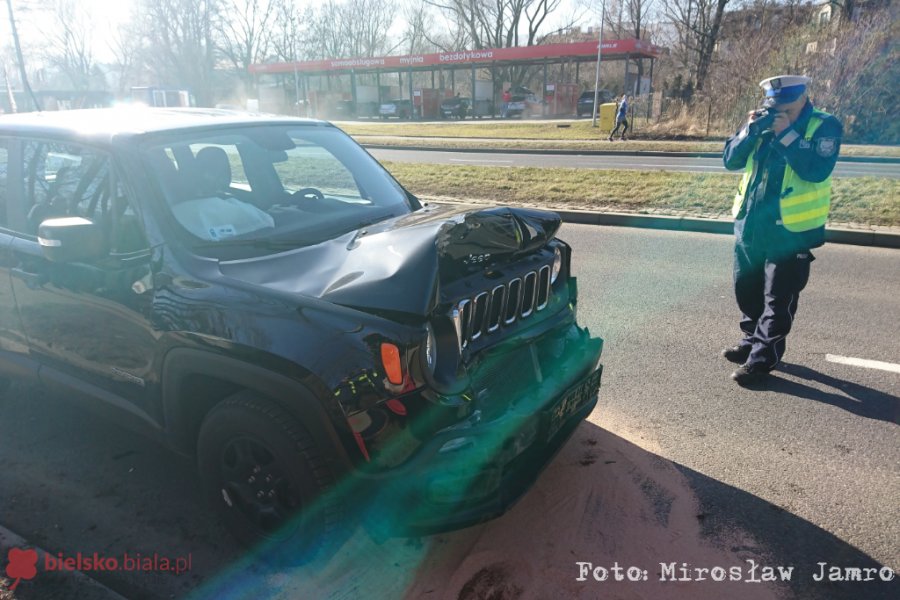 Wyjazd na łyżwy zakończony spektakularnym bum. Sprawca rozbił nowe auto - foto