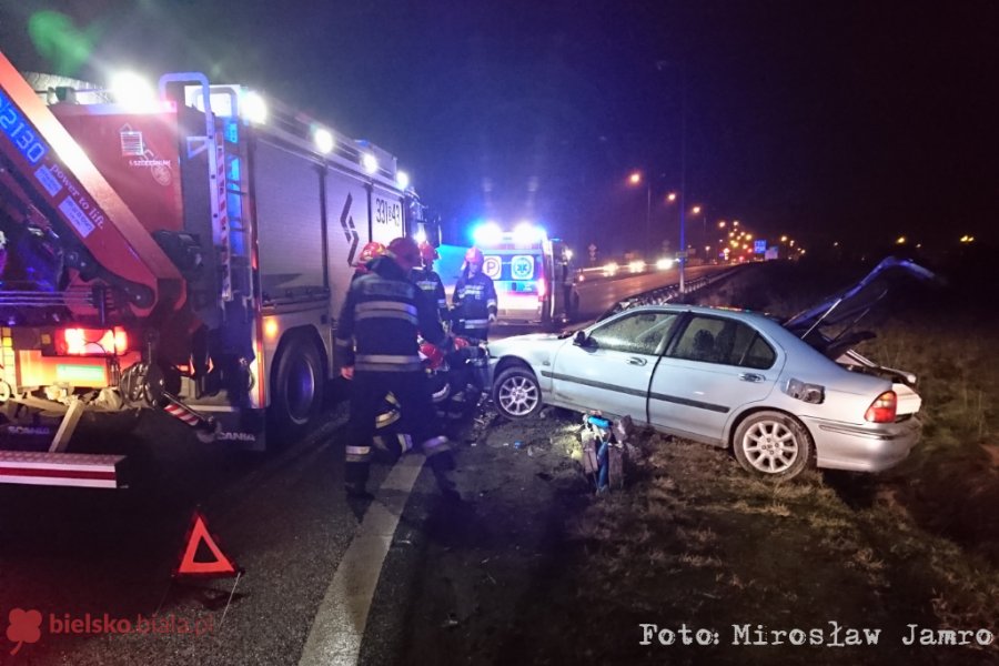 Egipskie ciemności na rondzie. Kolejny samochód wypadł na pobocze - foto