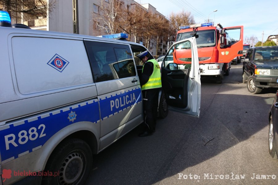 Pożar na balkonie bloku. Lokatorka "zgasiła" papierosa w doniczce - foto