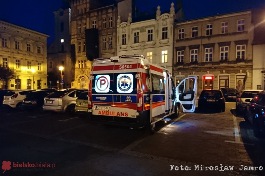 Na parapecie okna była kobieta? Przyjechali ze skokochronem - foto