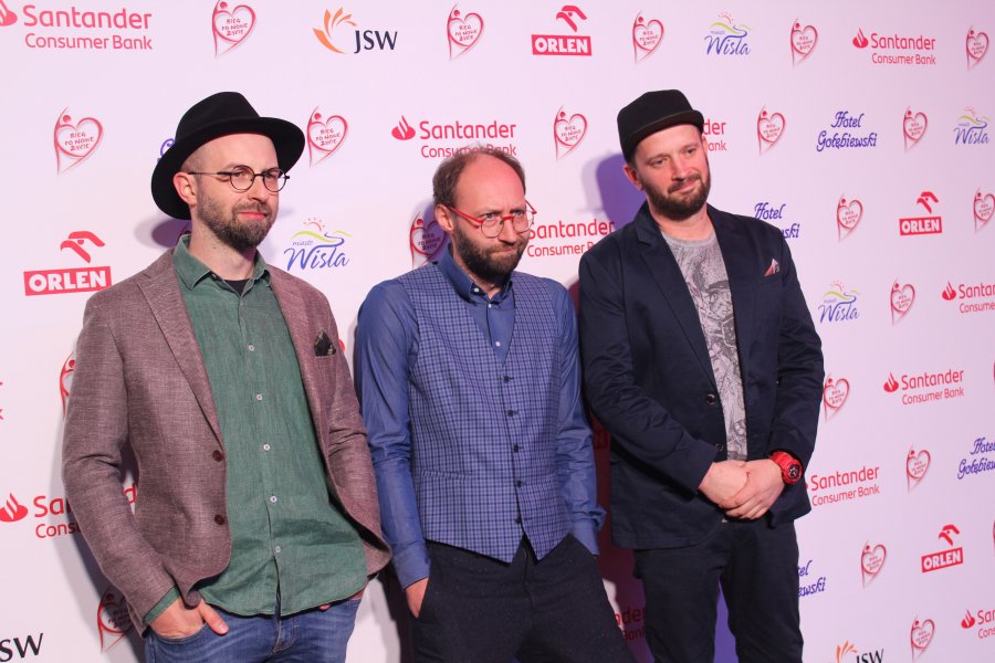 Znani sportowcy i artyści. Gwiazdy uśmiechają się ze ścianki ZDJĘCIA
