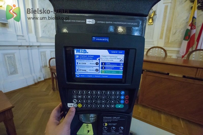Rewolucja na parkingu. Płatności bilonem, kartą lub BLIK-iem
